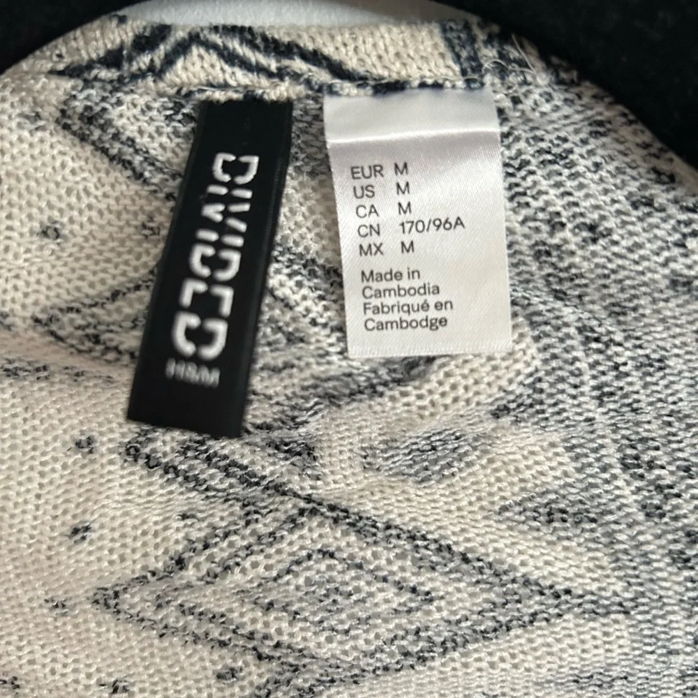 Lightweight Patterned Cardigan - Picture 3 of 3